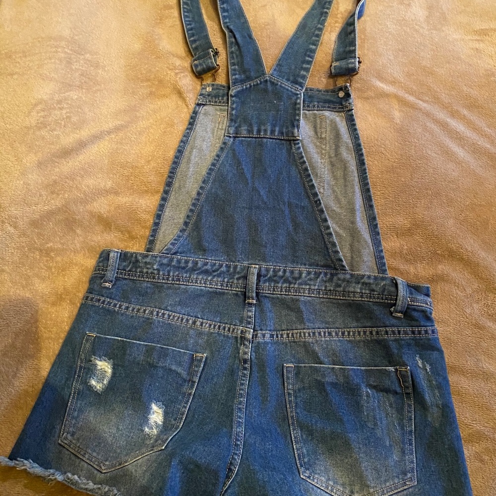 NWOT Forever 21 distressed denim overall shorts